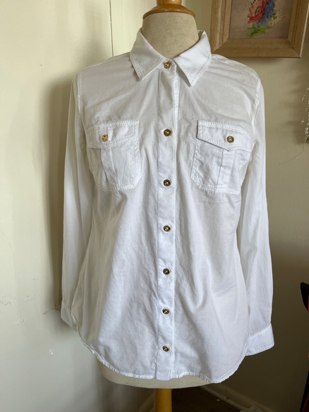 Lily Pulitzer Classic White Button-Up Shirt with Gold Logo Buttons